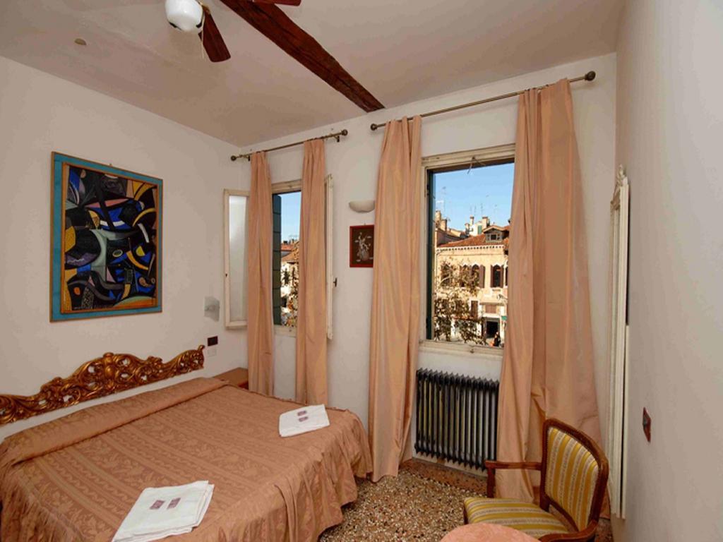 Hotel Antico Capon Venedig Rum bild