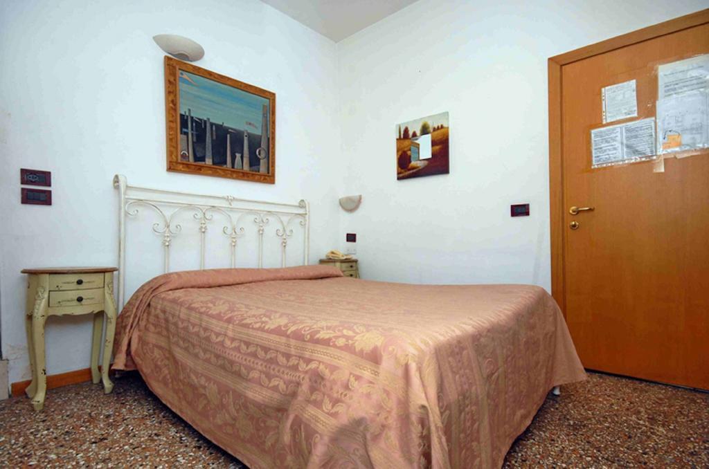 Hotel Antico Capon Venedig Rum bild