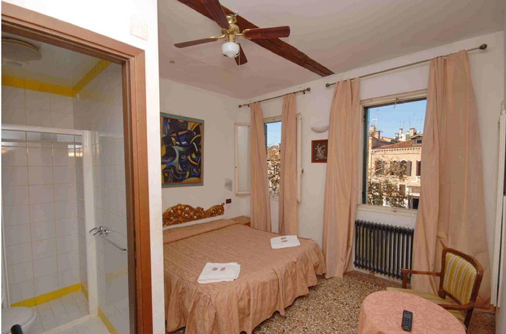 Hotel Antico Capon Venedig Exteriör bild